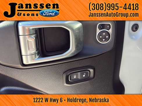 Used 2025 Jeep Wrangler Willys image 12