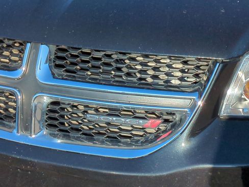 Used 2017 Dodge Grand Caravan SXT image 15