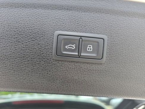 Used 2023 Audi Q5 Premium w/ Convenience Package AWD/4WD image 16