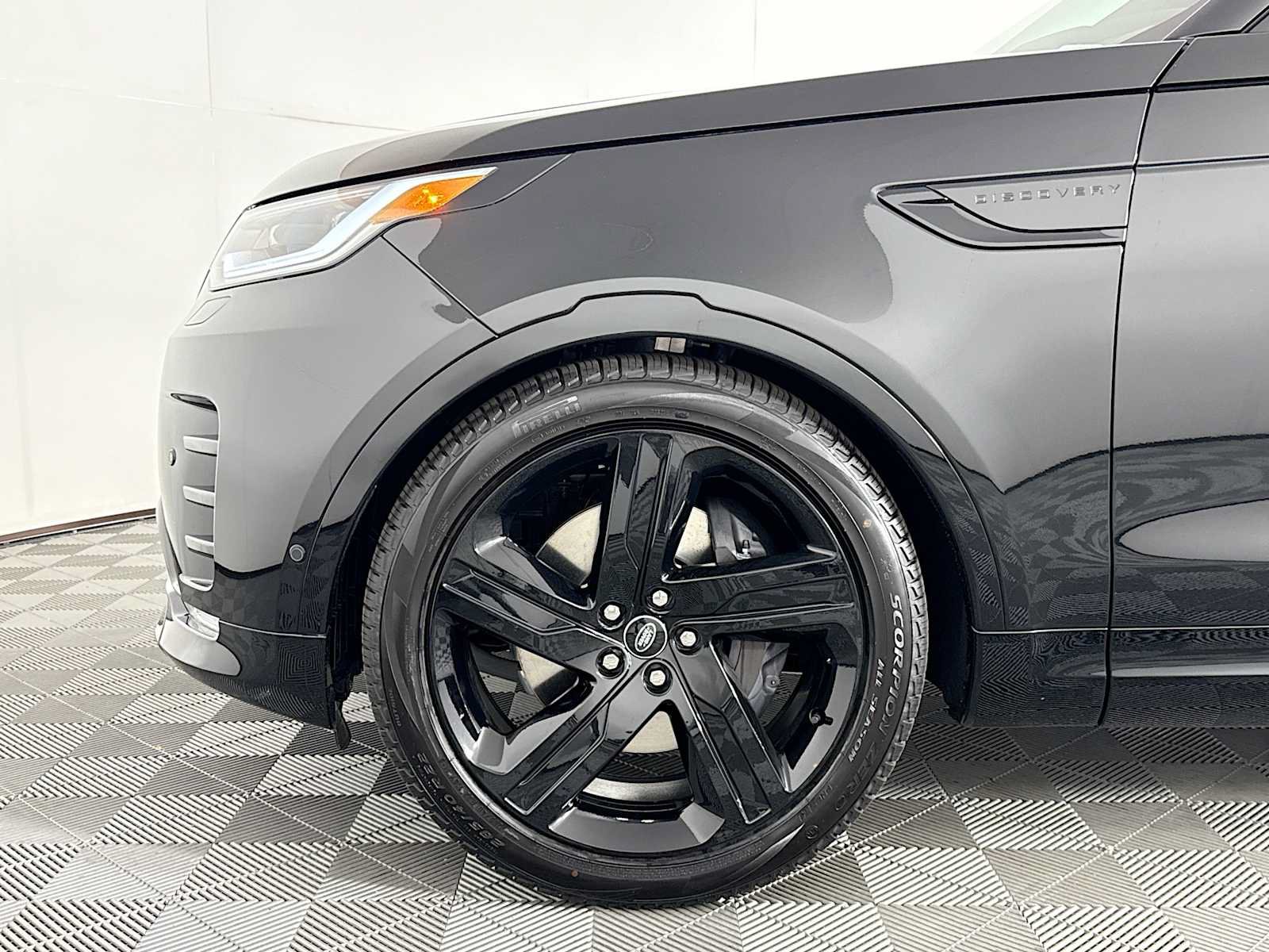 New 2025 Land Rover Discovery Dynamic SE AWD/4WD image 29