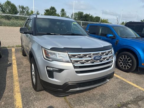 Used 2018 Ford Explorer XLT w/ Equipment Group 202A AWD/4WD image 25