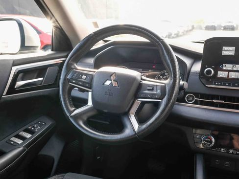 Used 2024 Mitsubishi Outlander SE AWD/4WD image 14