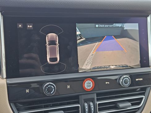 Certified 2026 Porsche Macan AWD/4WD image 18