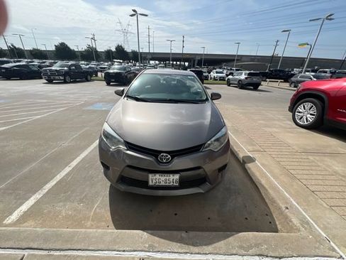 Used 2016 Toyota Corolla LE FWD image 3