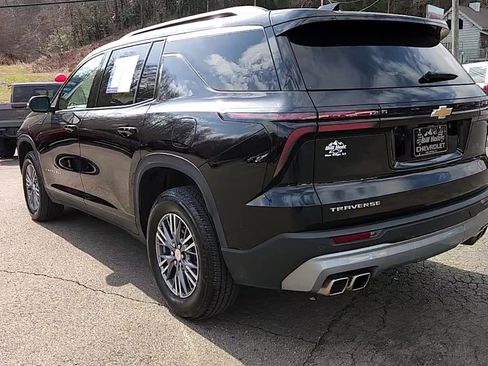 Used 2025 Chevrolet Traverse LT image 7
