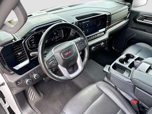 Used 2025 GMC Sierra 1500 SLT RWD image 9