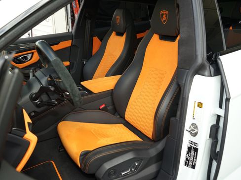 Used 2021 Lamborghini Urus image 9