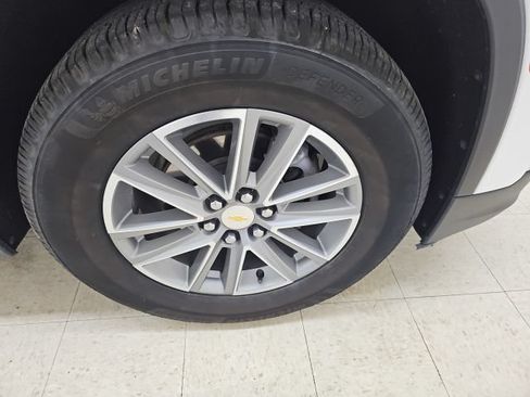 Used 2023 Chevrolet Traverse LT AWD/4WD image 24