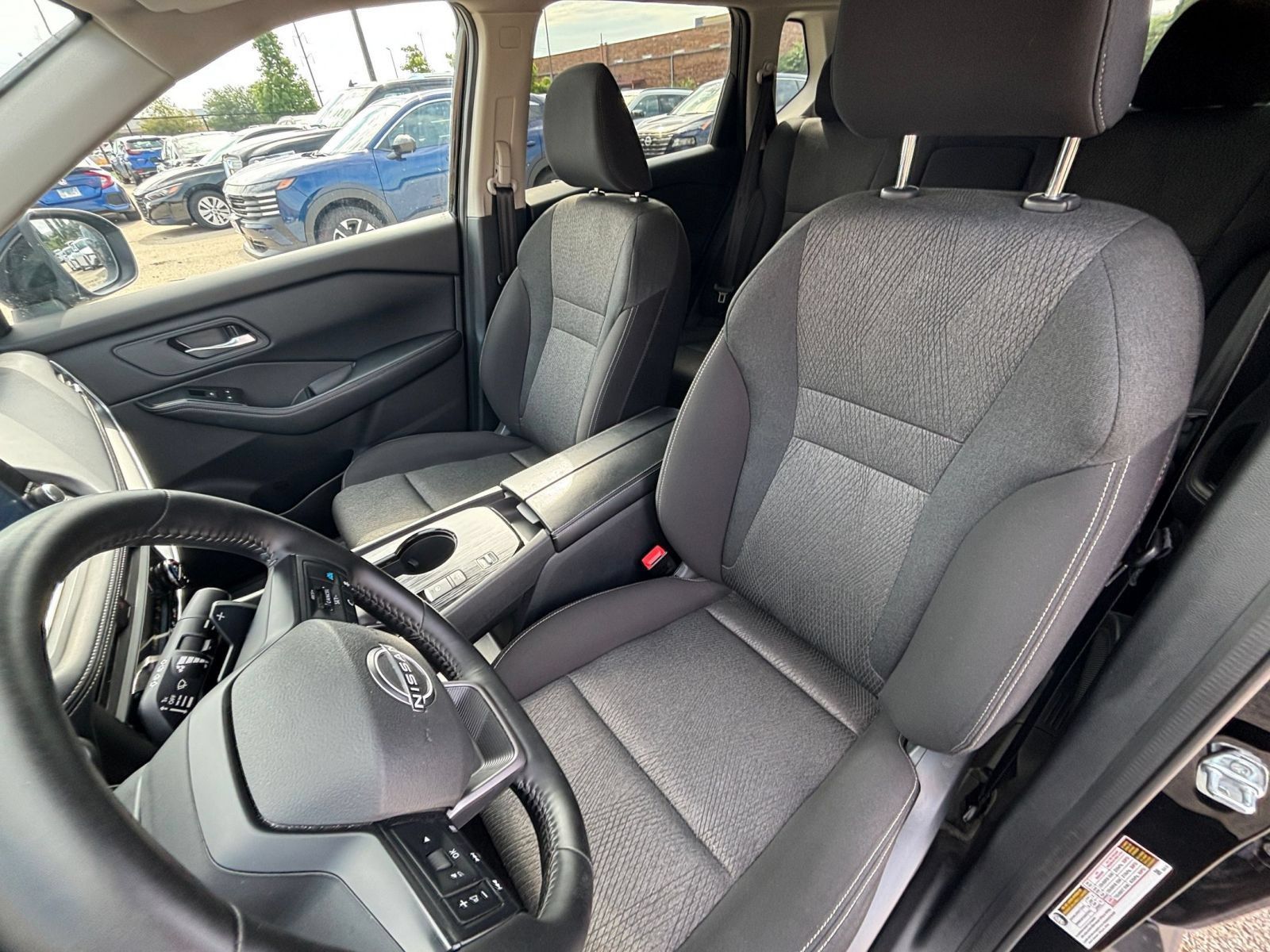 Used 2025 Nissan Rogue SV FWD image 37