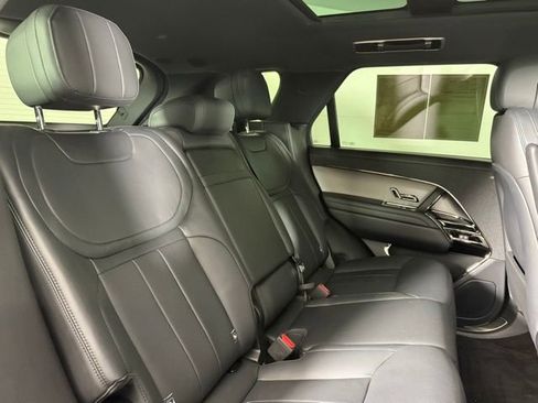 Used 2025 Land Rover Range Rover Sport SE AWD/4WD image 28