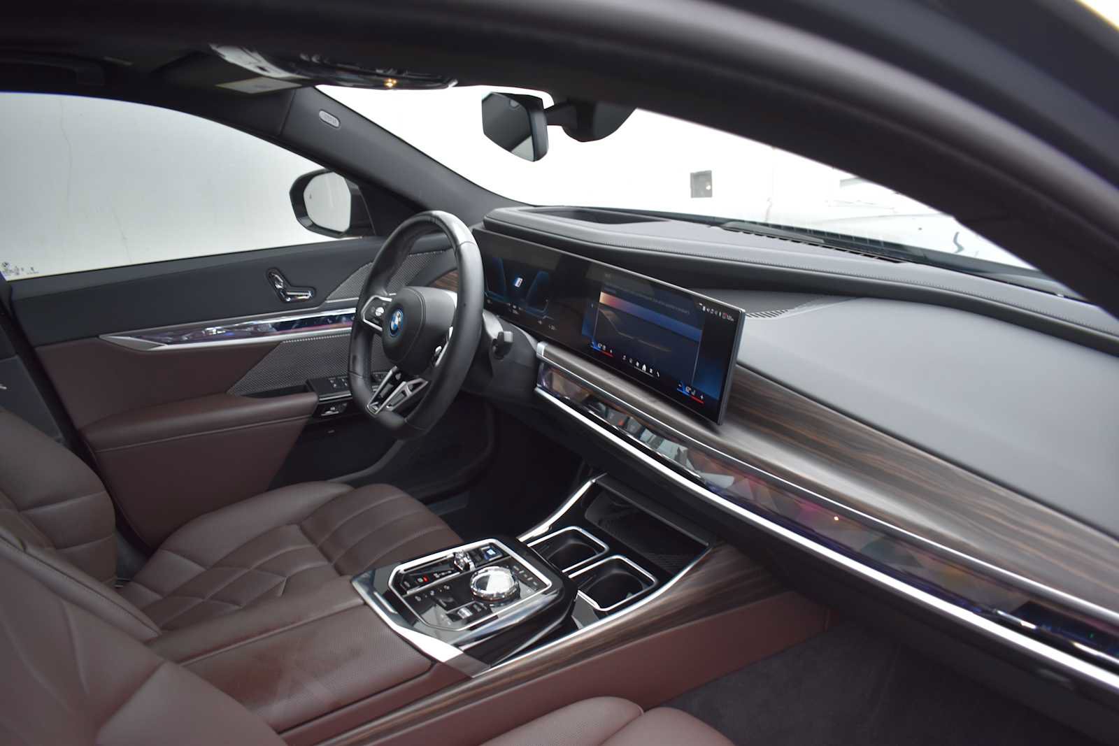 Used 2024 BMW i7 xDrive60 w/ Executive Package AWD/4WD image 11
