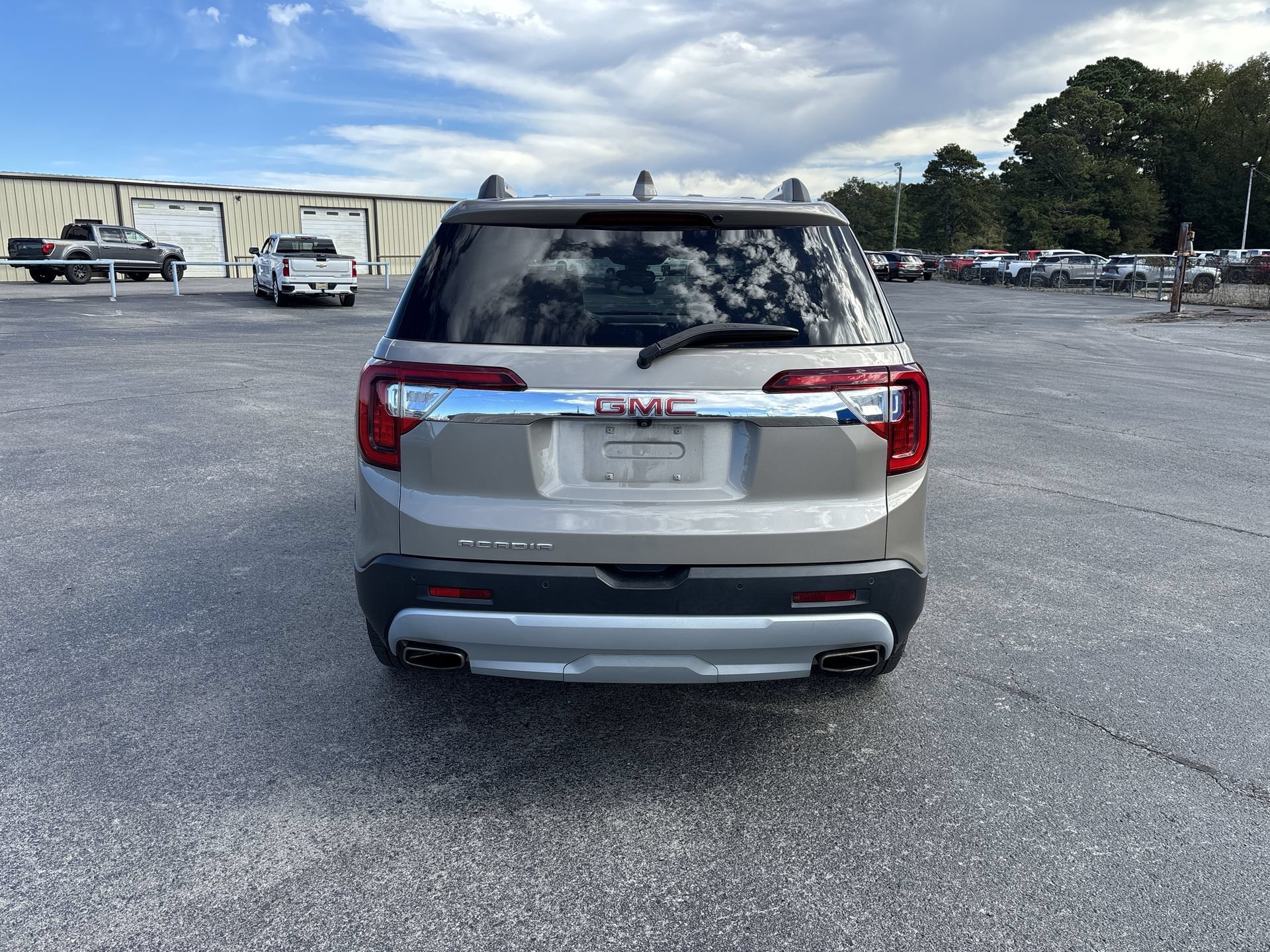 Certified 2022 GMC Acadia SLT w/ Preferred Package FWD image 6