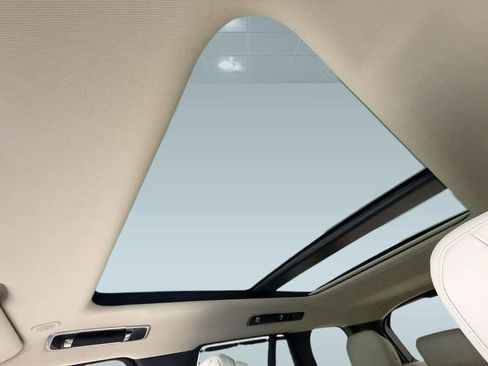 Certified 2026 Land Rover Range Rover SE image 14