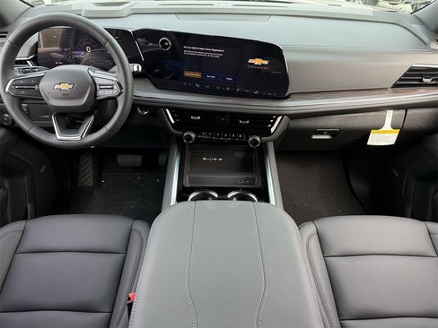 New 2026 Chevrolet Suburban LT image 10