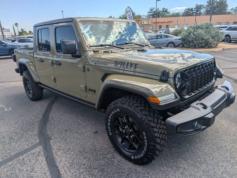 Used 2025 Jeep Gladiator Sport AWD/4WD image 5