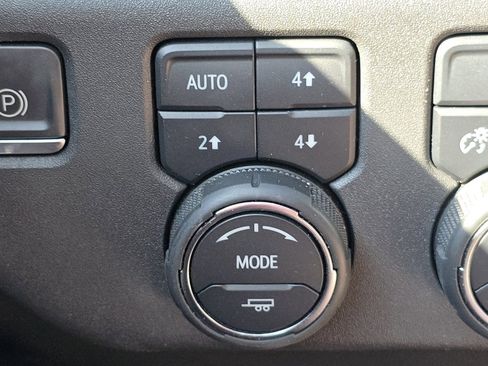 Used 2022 Chevrolet Silverado 1500 LT Trail Boss image 9