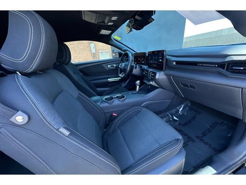 Used 2025 Ford Mustang Coupe RWD image 18