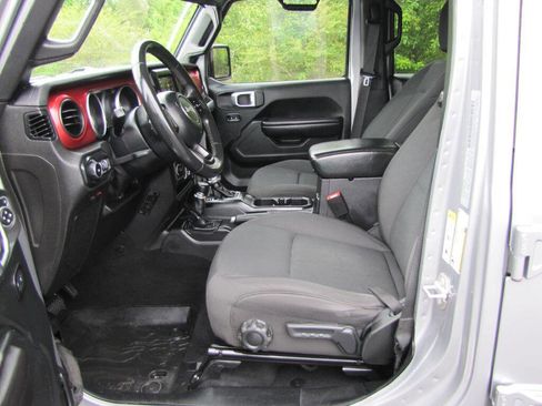 Used 2018 Jeep Wrangler Unlimited Sport S AWD/4WD image 13