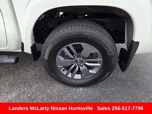 Used 2025 Nissan Frontier SV AWD/4WD image 12