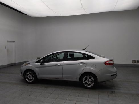 Used 2018 Ford Fiesta SE image 3