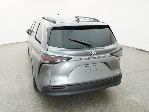 New 2026 Toyota Sienna XLE image 9