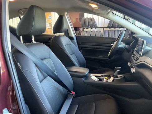Used 2025 Nissan Altima 2.5 SV FWD image 23