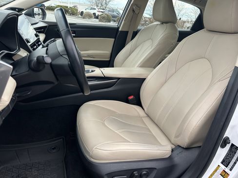 Used 2020 Toyota Avalon XLE image 22