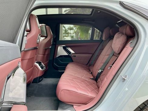 Used 2023 BMW i7 xDrive60 AWD/4WD image 10