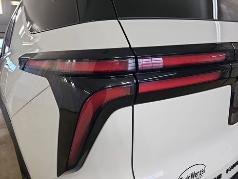 Certified 2024 Chevrolet Traverse Z71 w/ Enhanced Driving Package image 42