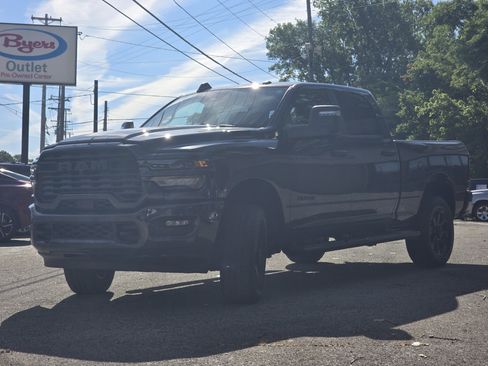 Used 2025 RAM 2500 Big Horn AWD/4WD image 3