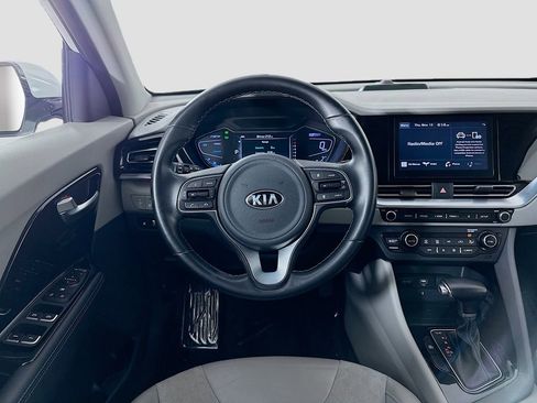 Used 2020 Kia Niro EX image 23