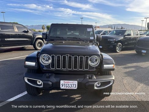 Used 2025 Jeep Wrangler Unlimited Sahara w/ Safety Group AWD/4WD image 9