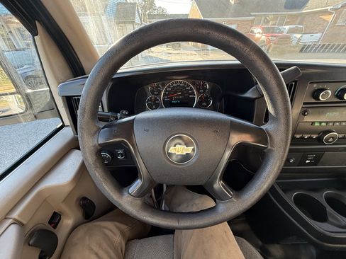 Used 2011 Chevrolet Express 2500 image 18