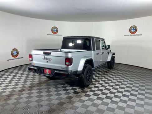 Used 2023 Jeep Gladiator Overland image 18