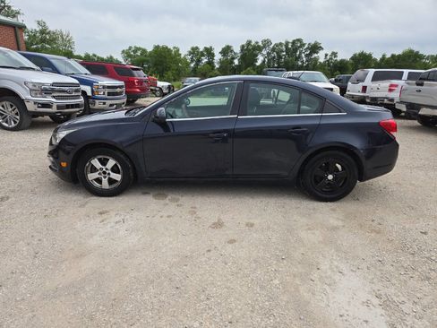 Used 2016 Chevrolet Cruze LT w/ Technology Package FWD image 5