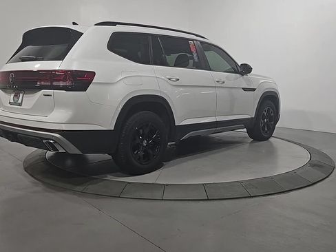Used 2024 Volkswagen Atlas Peak Edition SEL AWD/4WD image 5