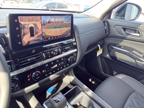 New 2026 Nissan Pathfinder Platinum image 21