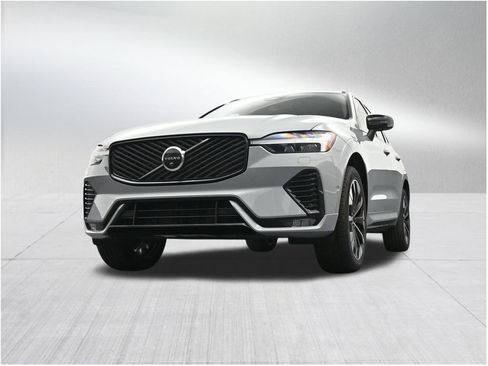 New 2026 Volvo XC60 B5 Plus w/ Protection Package Premier AWD/4WD image 28