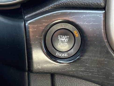 Used 2014 Jeep Grand Cherokee Laredo w/ 18" Wheel & 8.4" Radio Group AWD/4WD image 30