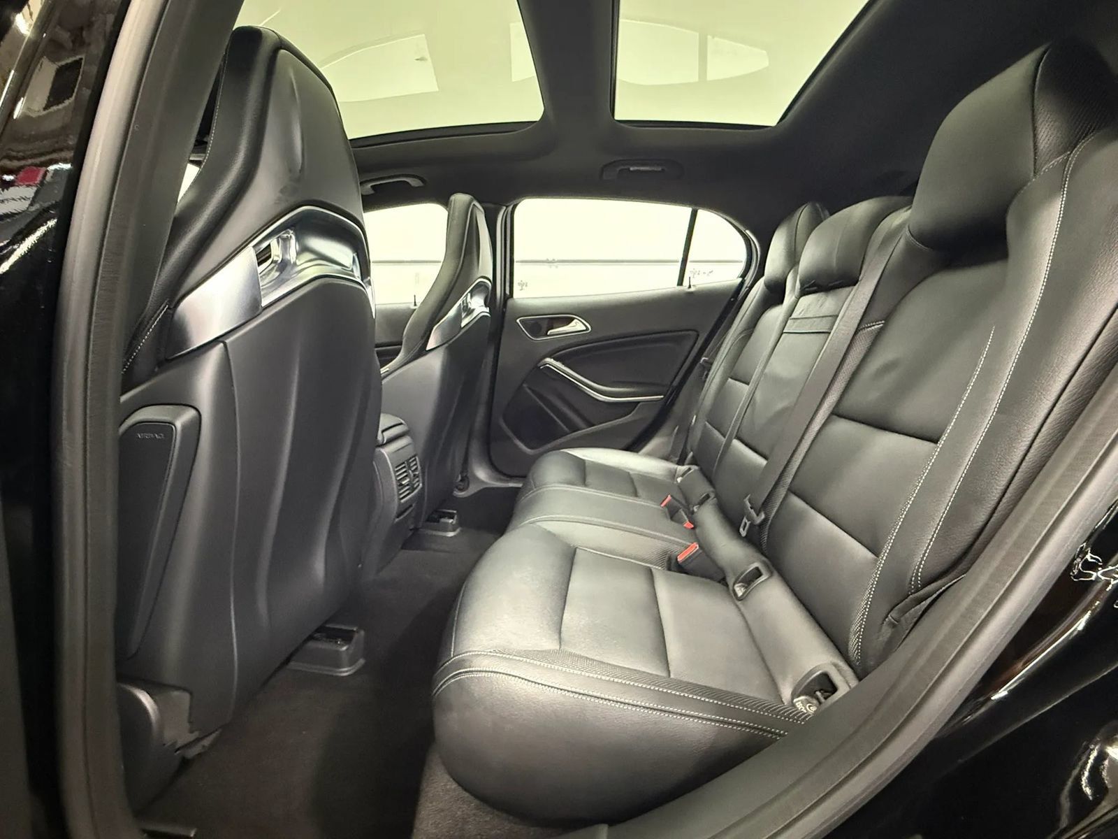 Used 2015 Mercedes-Benz GLA 45 AMG 4MATIC image 32
