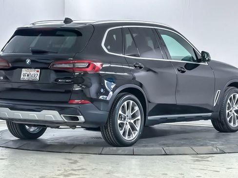 Used 2022 BMW X5 xDrive40i w/ Parking Assistance Package AWD/4WD image 2