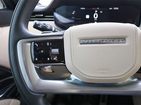 Used 2023 Land Rover Range Rover SE image 12