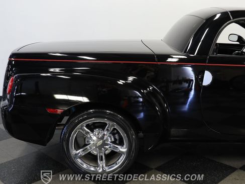 Used 2006 Chevrolet SSR w/ Preferred Equipment Group image 27