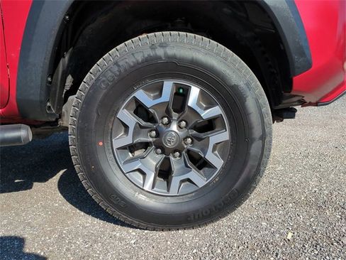 Used 2022 Toyota Tacoma TRD Off-Road w/ Technology Package image 11