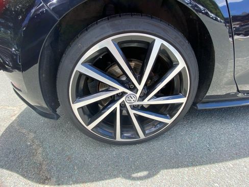 Used 2018 Volkswagen Golf R 4-Door AWD/4WD image 27