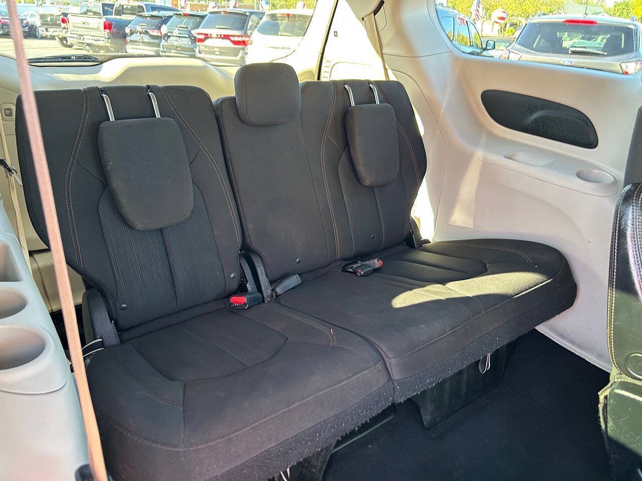 Used 2018 Chrysler Pacifica Touring Plus FWD image 12