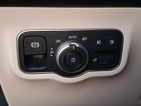 Used 2023 Mercedes-Benz GLB 250 4MATIC image 22