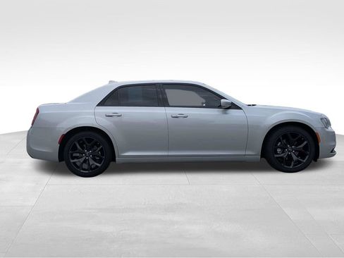 Used 2023 Chrysler 300 S RWD image 3