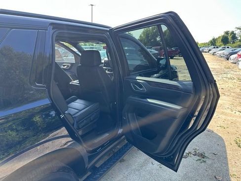 Used 2022 Chevrolet Tahoe Z71 w/ Luxury Package AWD/4WD image 19