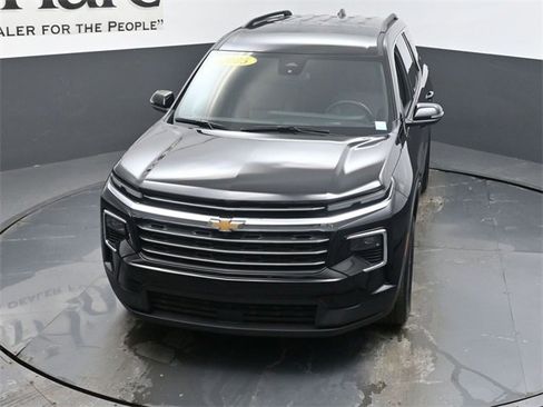 Used 2025 Chevrolet Traverse LT image 60